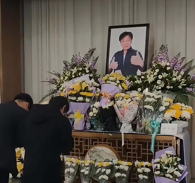 一路走好！香港知名演员举行出殡仪式，心脏衰竭抢救七小时离世