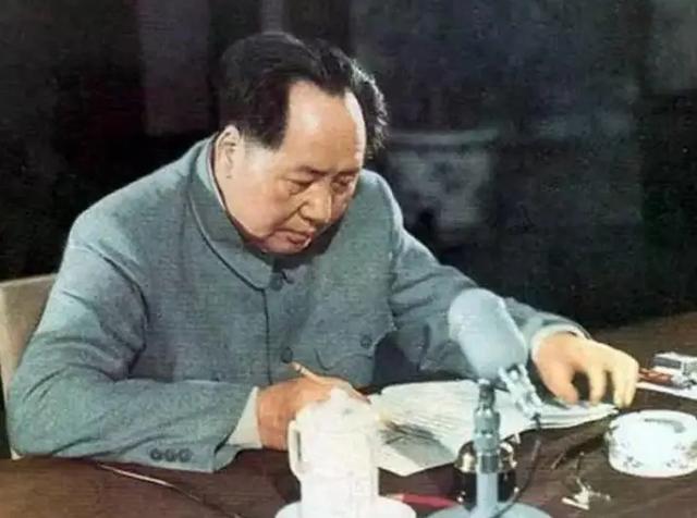 毛主席为何一生不进故宫，终生再未回延安？周总理的谈话道出实情