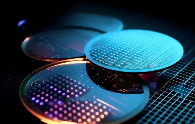 日本局势一夜变天	，日本内部，把矛头瞄向了高市早苗