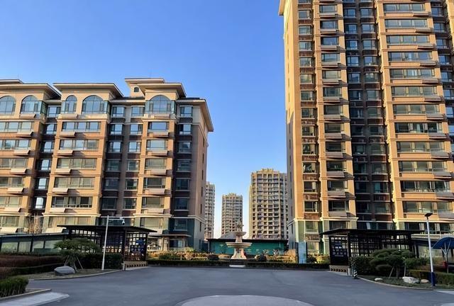 老房子又吃香了？只因住建部定调：2026年起，这2类人或将受益