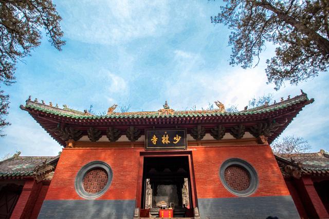为啥欧美著名教堂大多不收费，国内寺庙普遍收费，原因其实很简单
