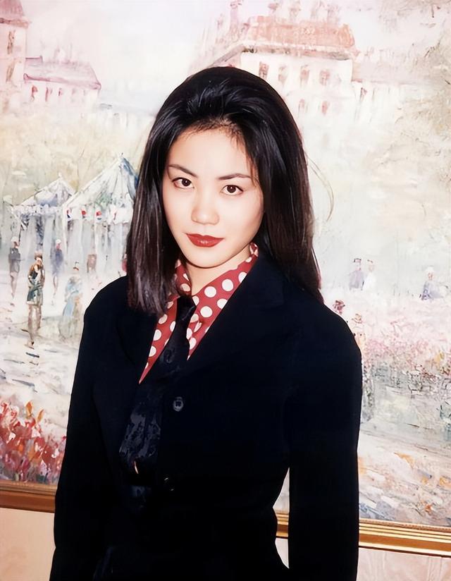 官方发文，高调官宣56岁王菲喜讯	，让谢霆锋和整个娱乐圈沉默了