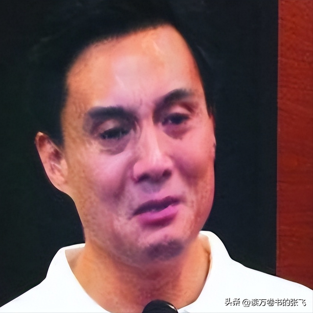他被谢霆锋打成重伤，发妻6次流产绝情离开，如今街头卖卤肉为生