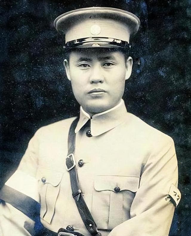 毛泽东3次登上故宫城墙	，却不肯入宫门半步，只说“在这里看看”