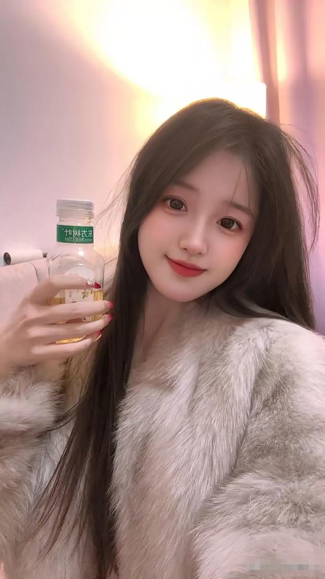 山西一校花，美到极致360°无死角 乖巧呆萌 五官精致 可爱乖乖女