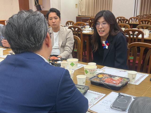 赵少康警告郑丽文：要降低并消除“亲中力量”，否则“会令不出国民党总部”；国民党内质疑声浪已如寒潮涌至