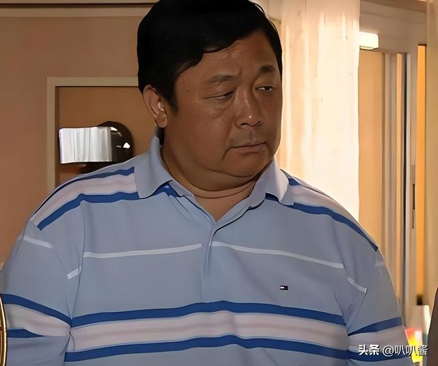 出名后出轨保姆，气死原配，如今77岁的他晚景凄凉，子女与其割席