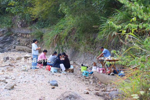 宁波宁海的10公里长溪，不仅是绝美玩水胜地，秋季的风景也很秀丽