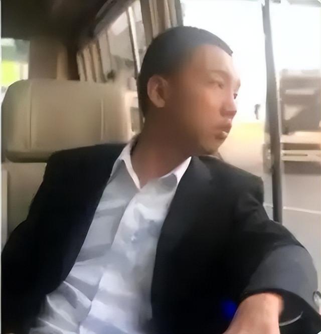 主席唯一曾孙子毛东东，今年22岁身高1米87，出生日期很有寓意！