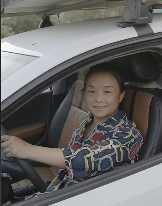 相由心生！61岁苏敏自驾游5年后简直不敢认，网友：这16万花得值