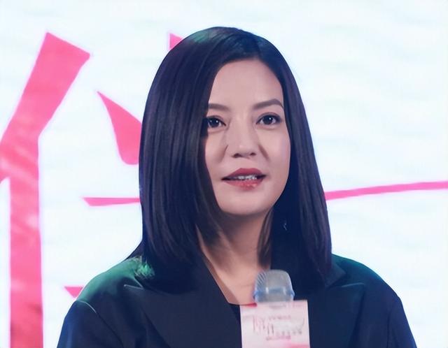 黄晓明公开点名才几天，赵薇近况接连曝光，有一点4年前就注定