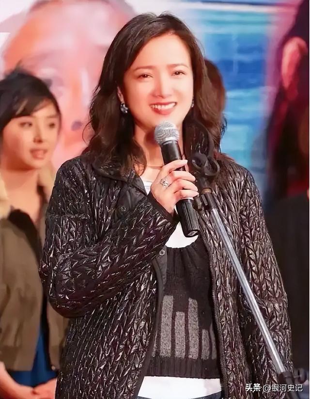 好友相继缅怀拼凑出，何晴生命最后时光：拮据、变样、舍不下儿子