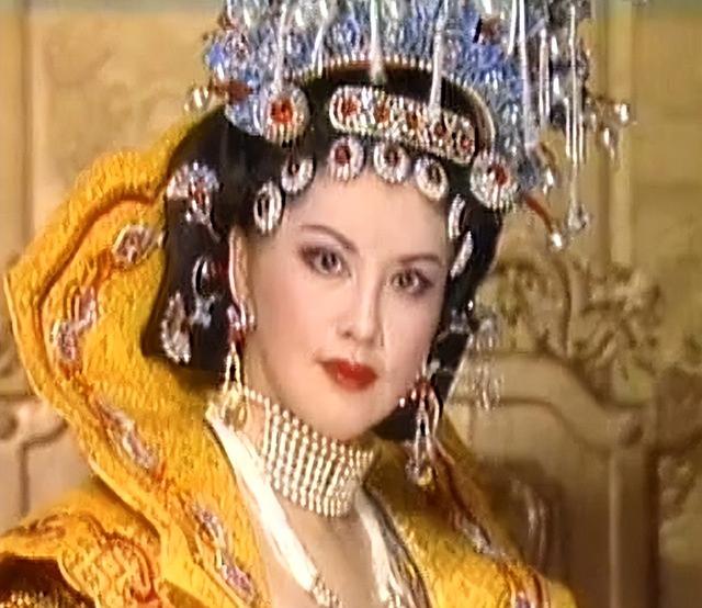 她是中国第一美妇，拍过风月片，蹲过牢离过婚，也被克林顿接见