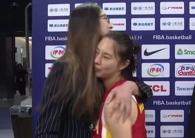 女篮离队第一人！宫鲁鸣也留不住，19+7+7比李梦还能打可惜啊