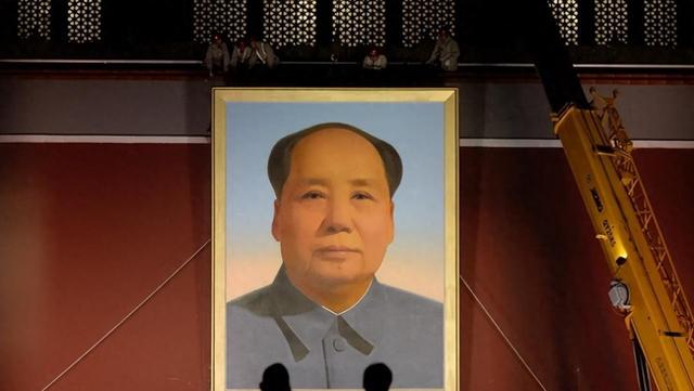 天安门城楼上，先后挂过12个人的画像，除了毛主席外，还有谁？