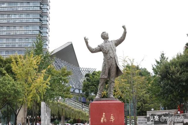 用脚步丈量春城红色年轮