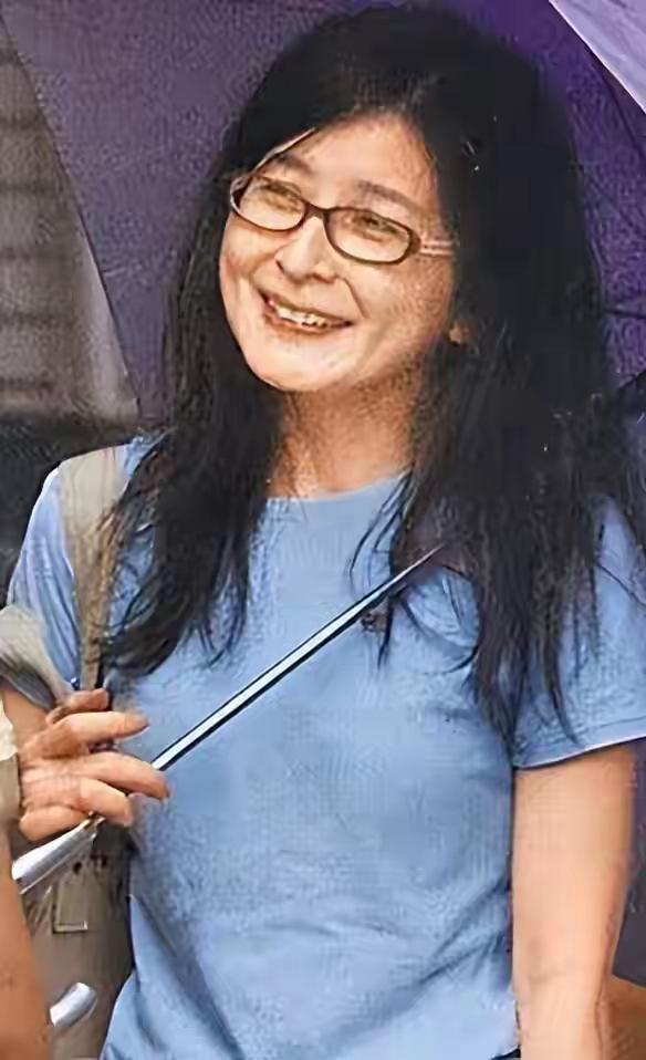 ## 被母爱囚禁的天后：陈淑桦的璀璨与凋零