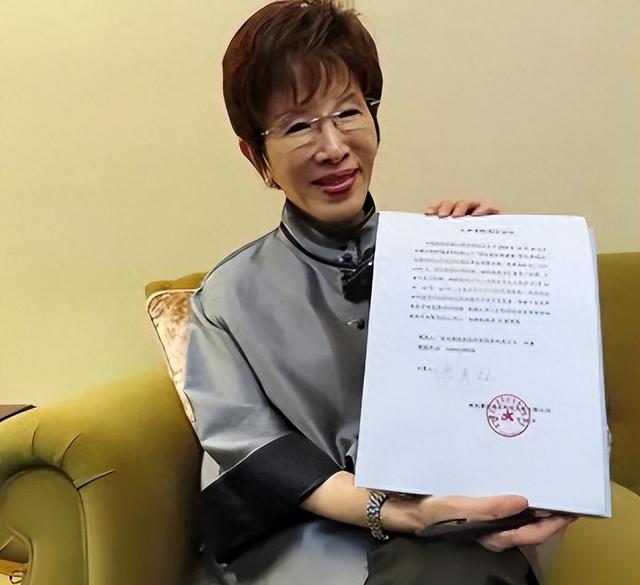 回台即抓捕？洪秀柱专机落地，国台办阐明立场，民进党只能照办！