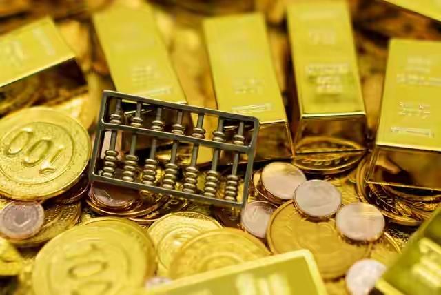 明天黄金肯定涨，不涨的话给大家表演倒立吃面。