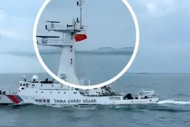 大陆舰艇集结台海，台当局赶来时，金门岛外已飘起五星红旗图片