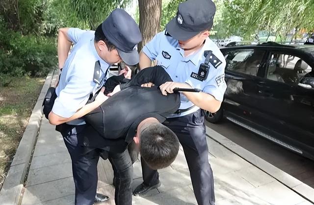 大批内鬼被抓！公安部披露惊人内幕，幕后黑手身份曝光，不简单