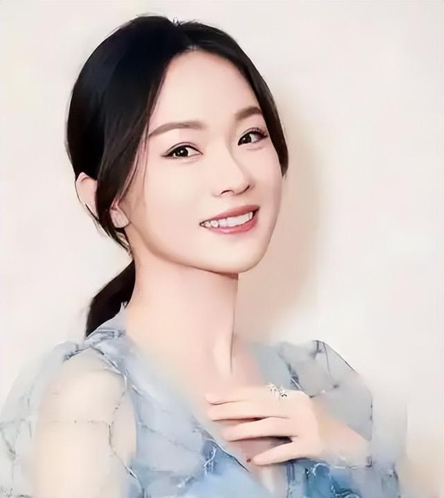 霍思燕北京的家似庄园，奢华的令人咂舌，父母双亡养一堆宠物感藉