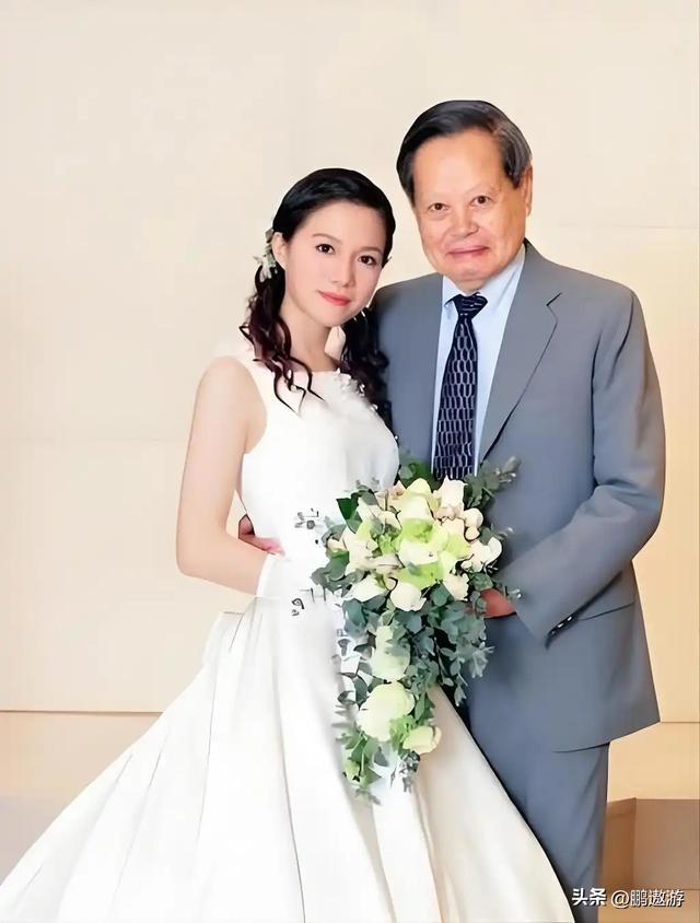 杨振宁因病逝世！刚过完103岁生日，最后一次亮相是为妻子庆生