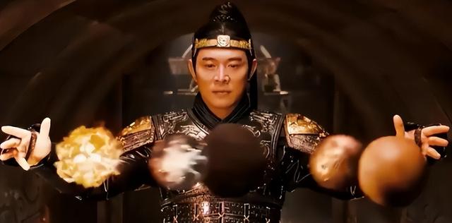 62岁李连杰回应噩耗，手术过程佛珠不离手，聊天记录透露更多细节