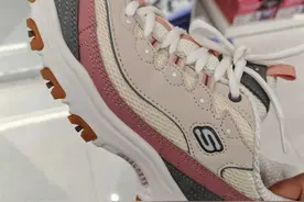 去年购买了两双斯凯奇的鞋，今年前往实体店一探究竟图片