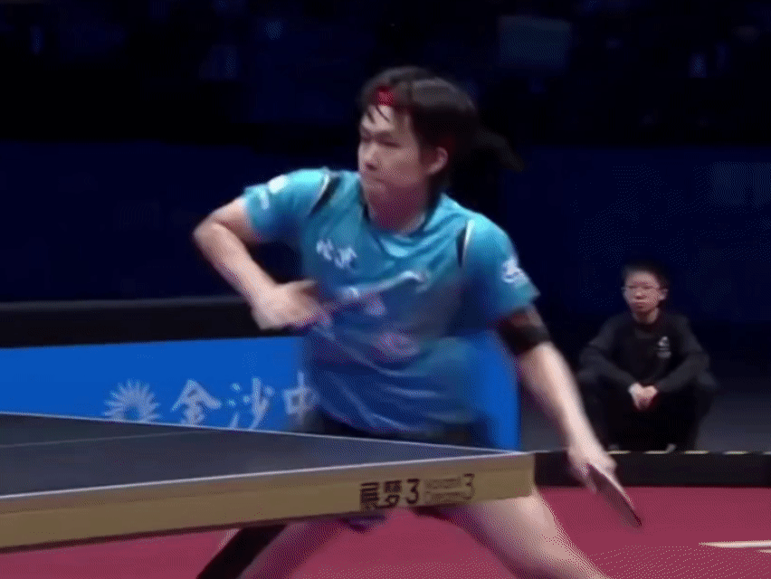 北京男团夺冠后，王楚钦又出“洋相”了，他的这一举动逗笑了球迷