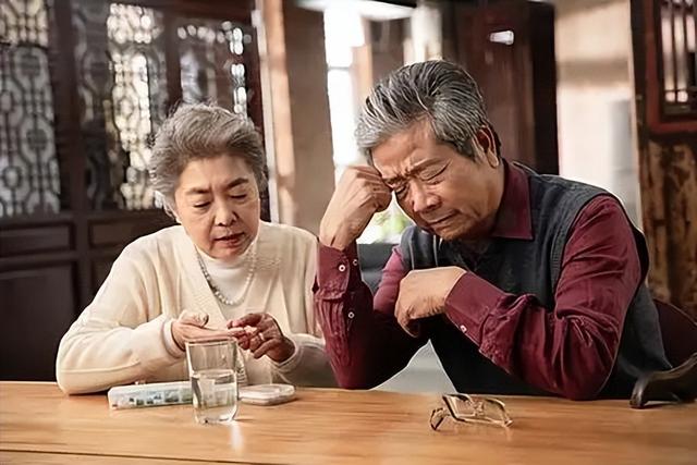 56岁湖北男子患脂肪肝，坚持运动2年后肝硬化，医生怒斥：太盲目