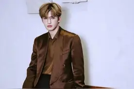 男歌手自曝近况：家中着火，出门撞车，投资被骗钱！透露精神焦虑：有点应激，无法睡觉图片