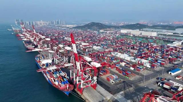 出手即掀桌！8年13次破纪录，中国自动化码头为啥让西方先跑20年