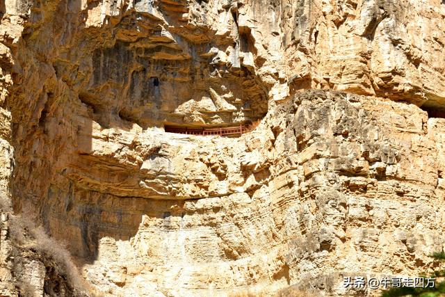 山西宁武石门悬棺：万仞崖龛藏古柩、千年石棺映翠岚
