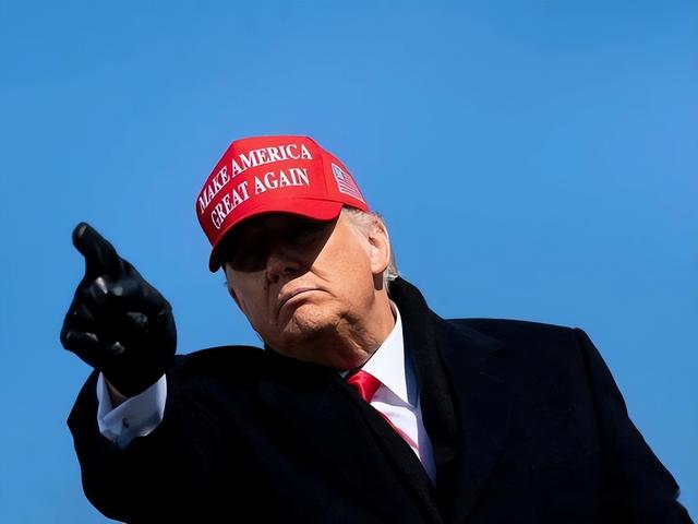 特朗普签署"爱泼斯坦法案"，30天后，谁的秘密将被曝光？