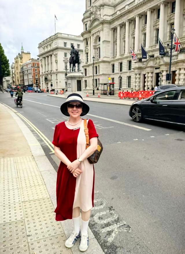 2025年夏季英国游记（十二）：参观伦敦大本钟、西敏寺，皇家马厩