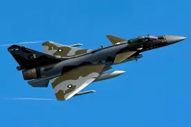 中式装备立功，巴铁打出自信，陆军乘胜追击，打的印军举白旗投降图片