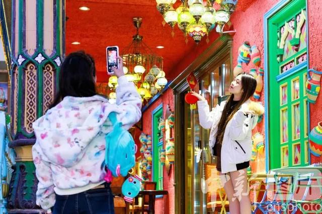 【央媒看天山】新疆乌鲁木齐:乐游大巴扎