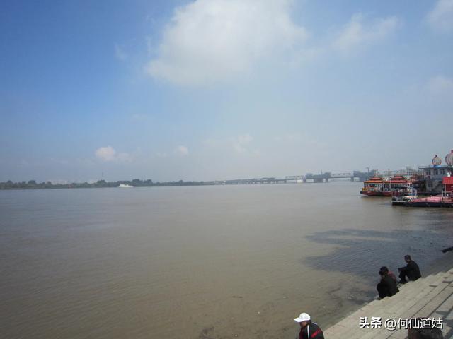哈尔滨览松花江景