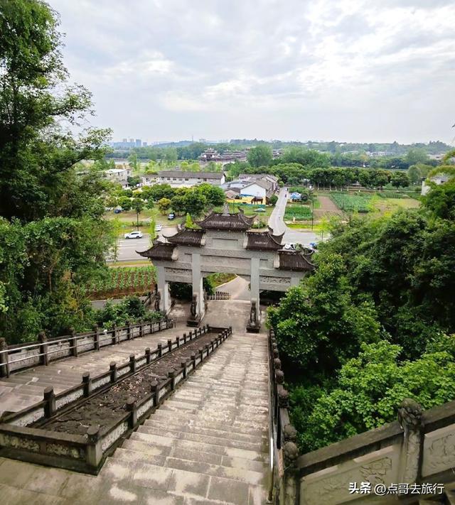 成都黄龙溪被冷落的寺庙，位置堪称绝佳，现32尊观音化身像！
