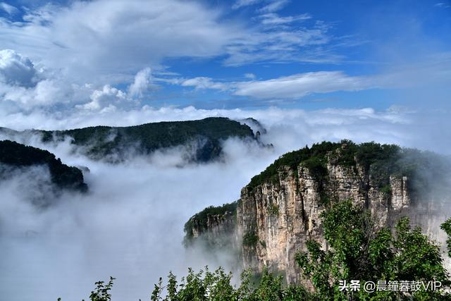 欧亚张家凹的奇峰和云海