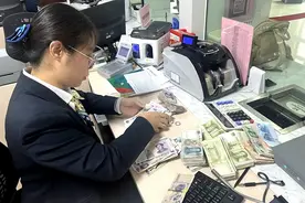 潞城农商银行潞西支行零钱兑换解民需图片