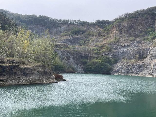 骑游探访滁州小蓝湖“蓝眼睛”白米山矿坑