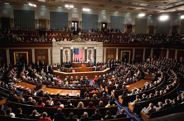 欠工资还画饼！欧洲多国上门讨债，特朗普大手一挥，撒钱豪赌选票