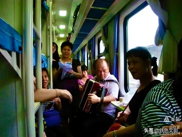 铁道兵战友延安行旅行团到达西安