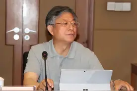 丁堡骏：只有坚持“消灭私有制”理论不动摇民营经济才能健康发展图片