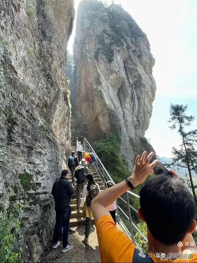 藏于浙江5A景区内有一处“十里铁甲龙”，洞穴众多形态奇特