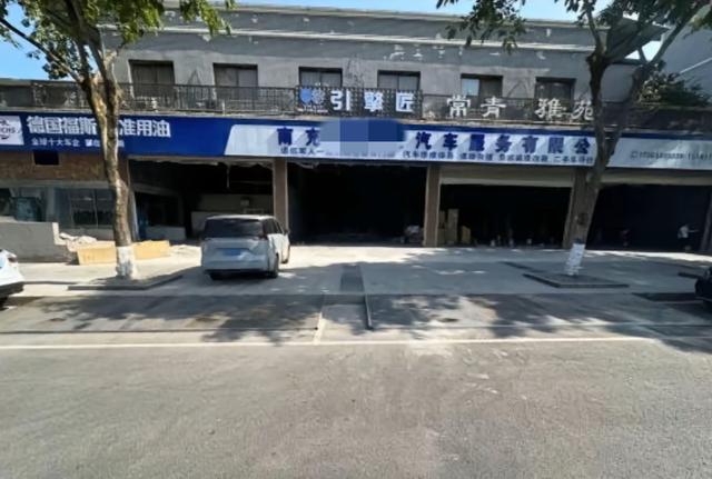 修车店门口被扎胎后续：店铺曝光，刚开业俩月！拒认错发视频叫屈