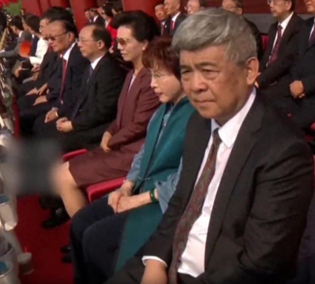 洪秀柱刚观礼完9·3阅兵，岛内支持度大反转，台当局矛头对准新北