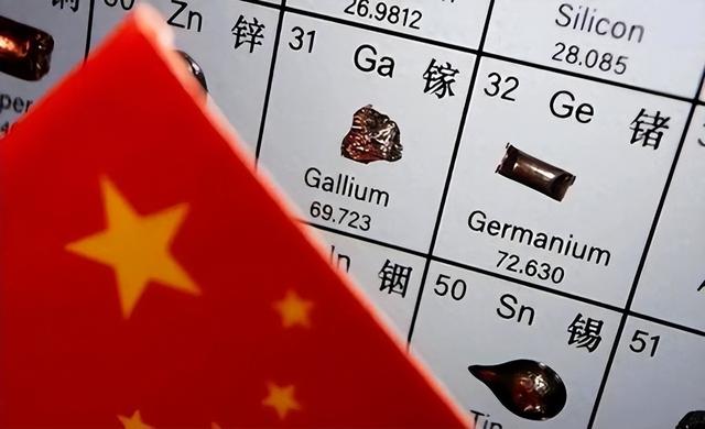 特朗普甩锅，欧洲扩军梦碎稀土！中国稀土一断，武器瞬间变废铁！